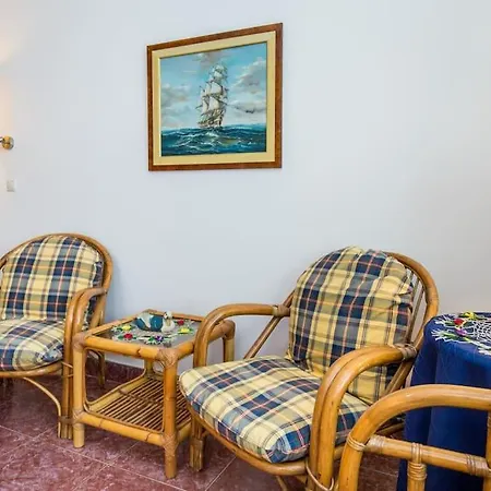 Veranda House Apartment *